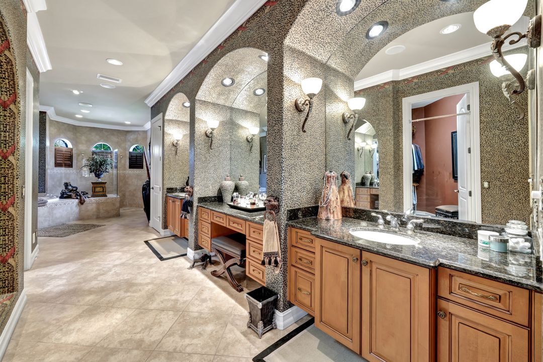 2743 Olde Cypress Dr, Naples, FL 34119