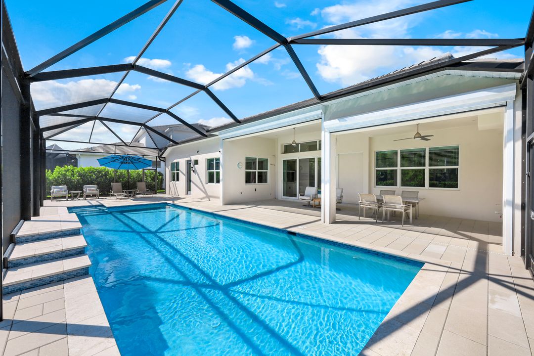 8959 Redonda Dr, Naples, FL 34114