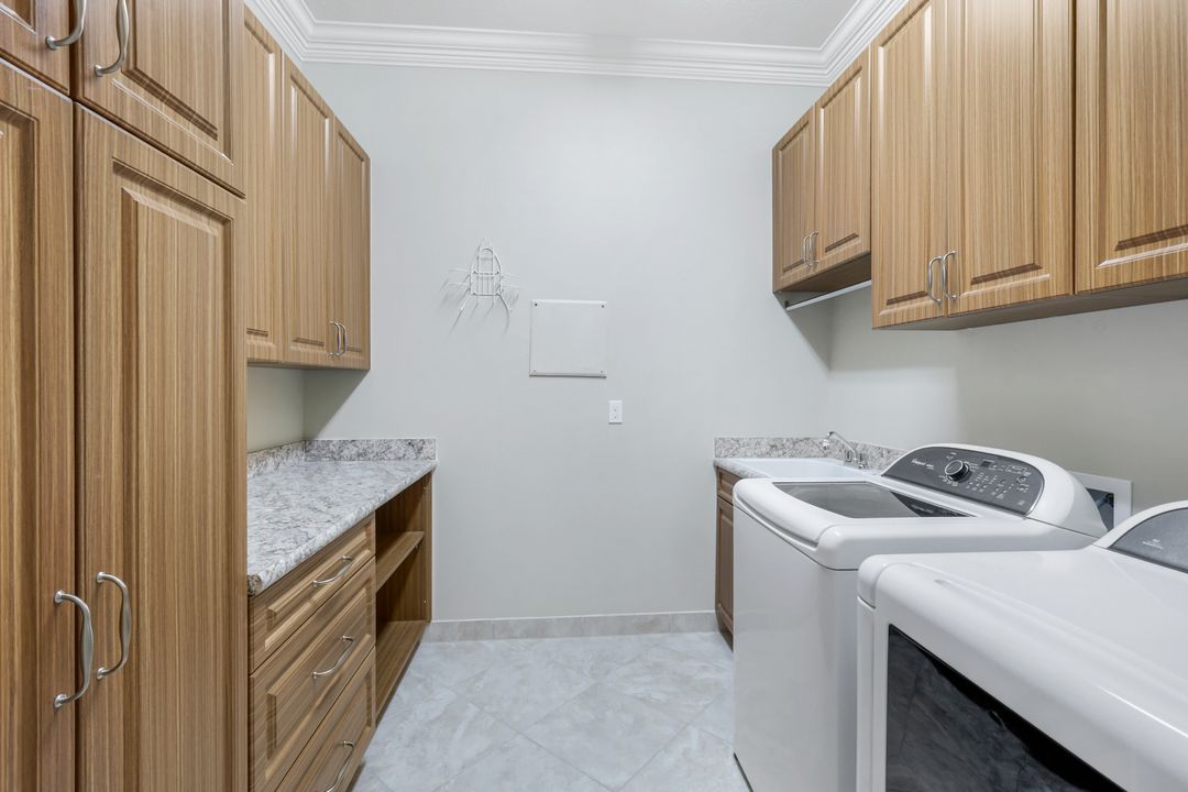 2915 Cinnamon Bay Cir, Naples, FL 34119