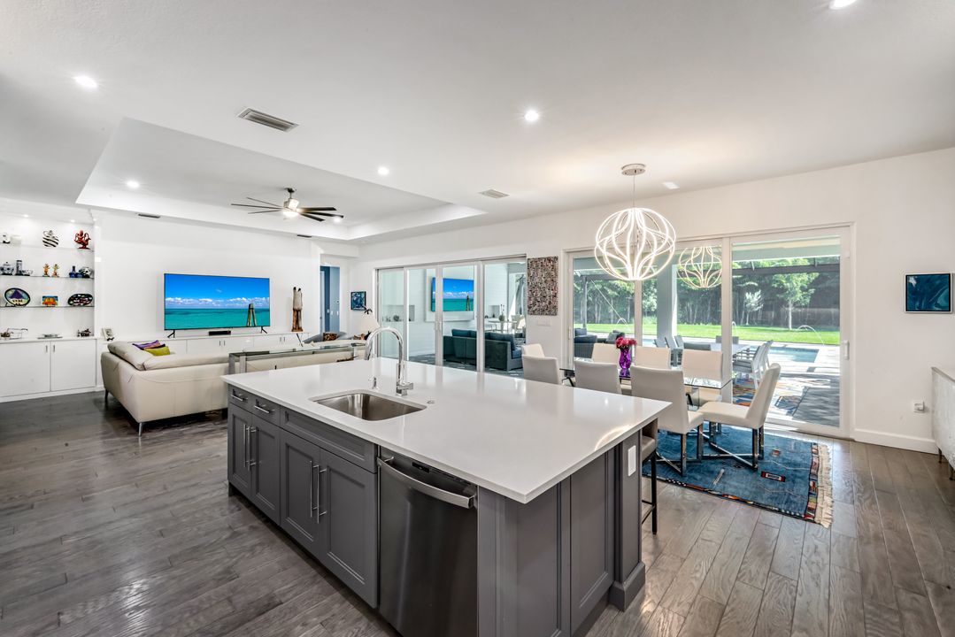 12083 Azalea Wy, Naples, FL 34120