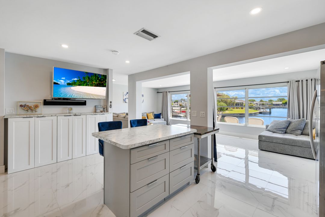 4530 Vinsetta Ave, North Fort Myers, FL 33903