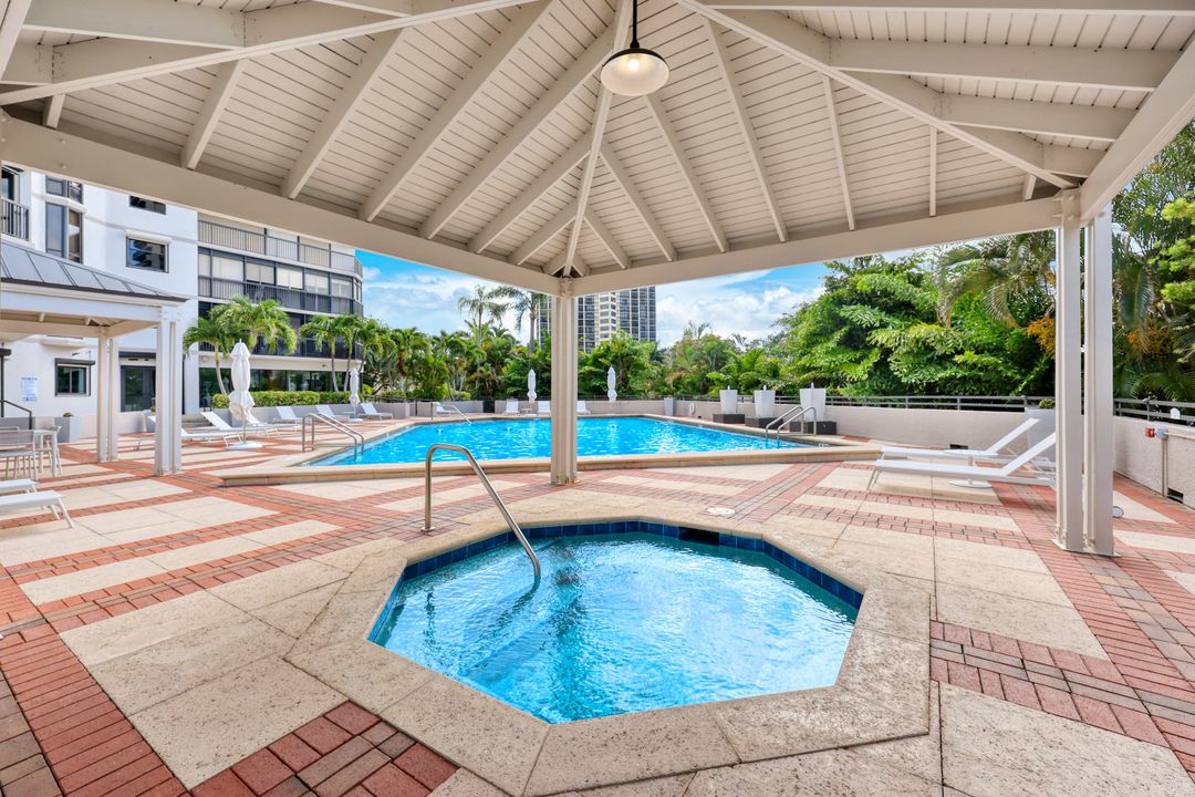 6075 Pelican Bay Blvd #1101, Naples, FL 34108