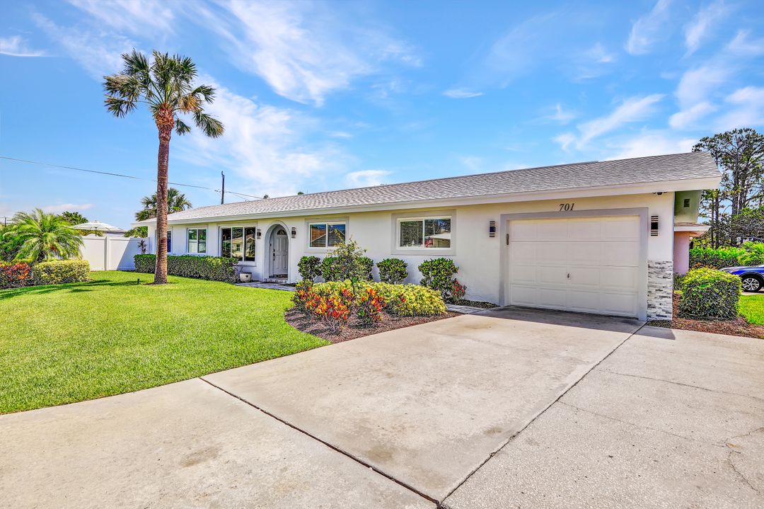 701 93rd Ave N, Naples, FL 34108