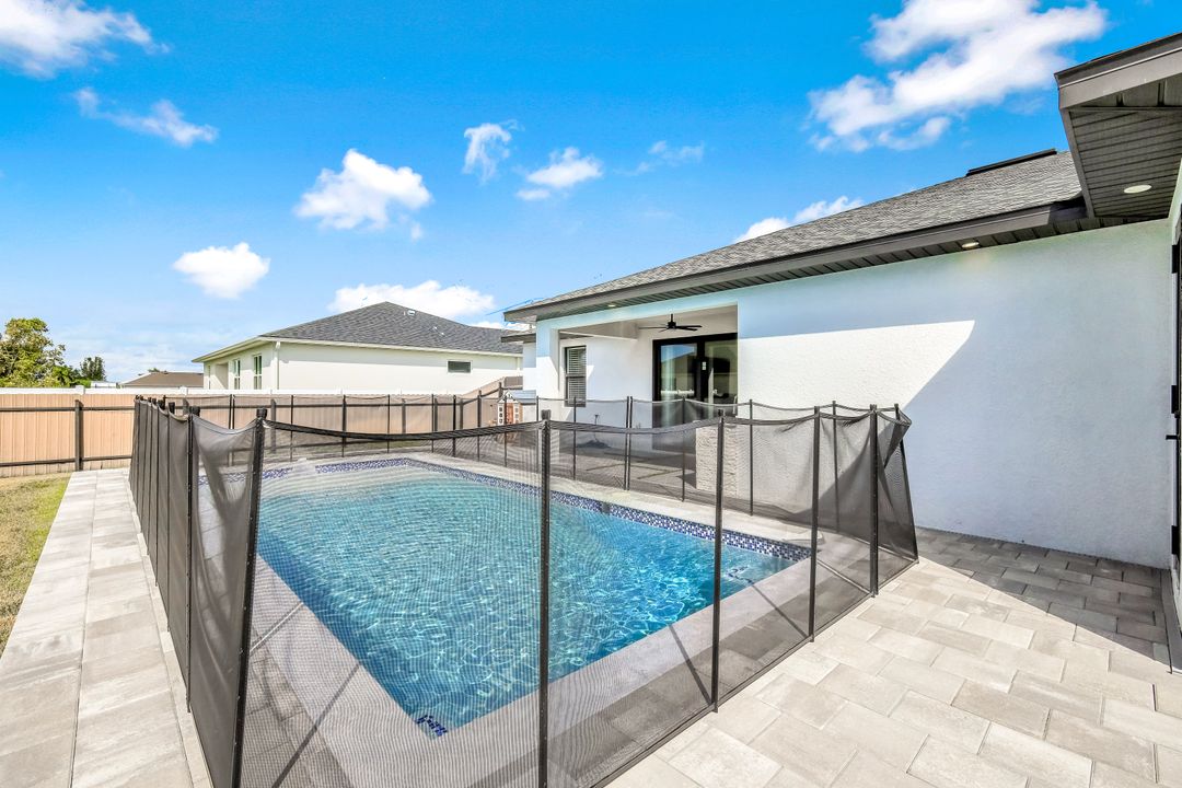 502 SW 25th Pl, Cape Coral, FL 33991