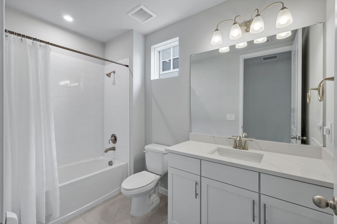 4563 Arboretum Cir #101, Naples, FL 34112