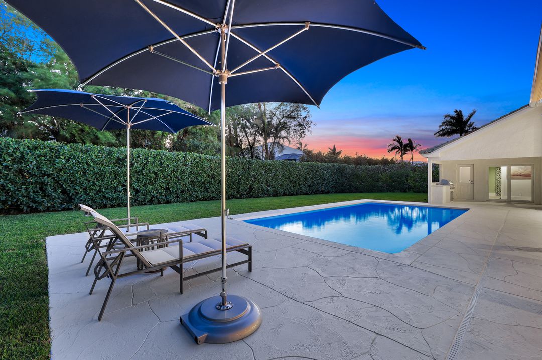 812 Tallow Tree Ct, Naples, FL 34108