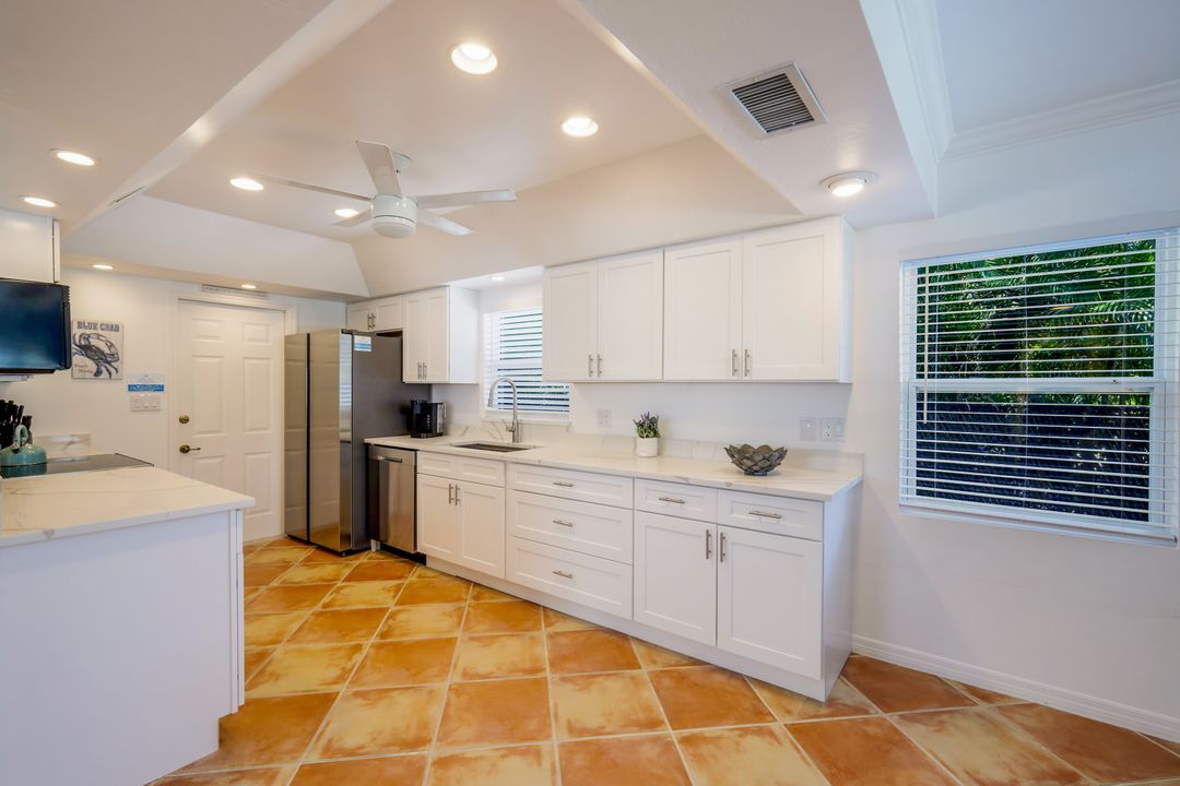 517 94th Ave N, Naples, FL 34108