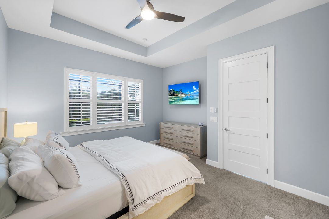 6392 Arriba Ave, Naples, FL 34113