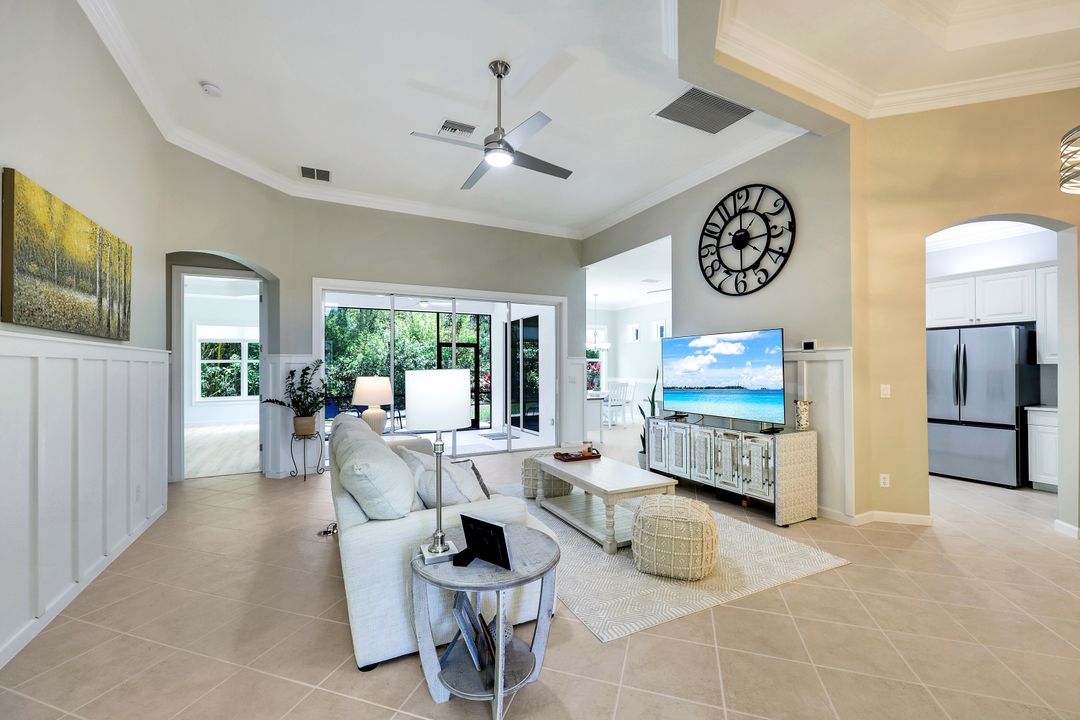 16221 Parque Ln, Naples, FL 34110