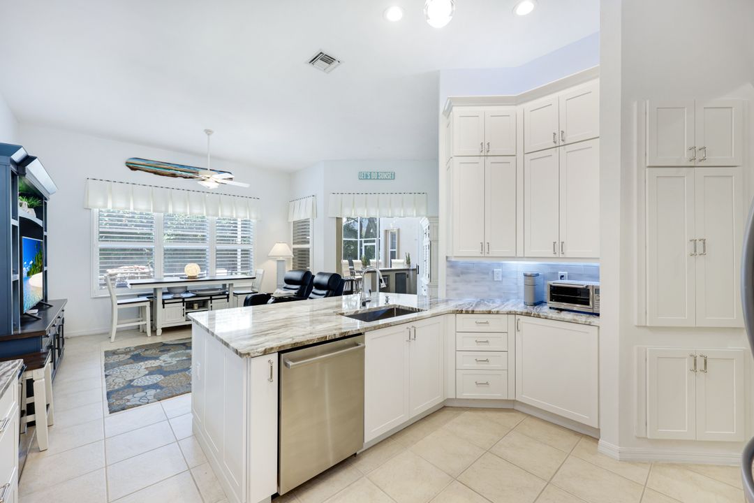 20552 Foxworth Cir, Estero, FL 33928