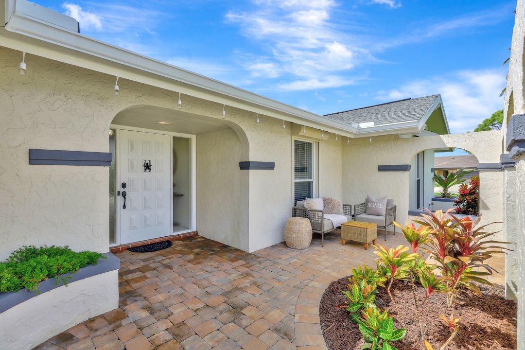 28448 Las Palmas Cir, Bonita Springs, FL 34135