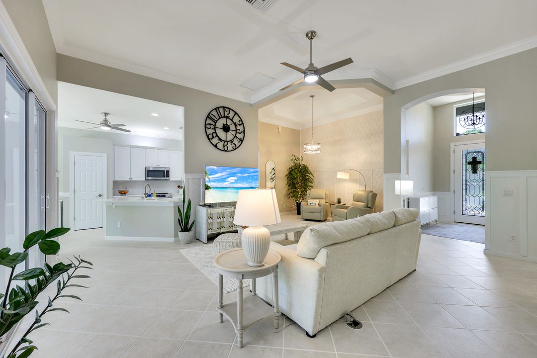 16221 Parque Ln, Naples, FL 34110
