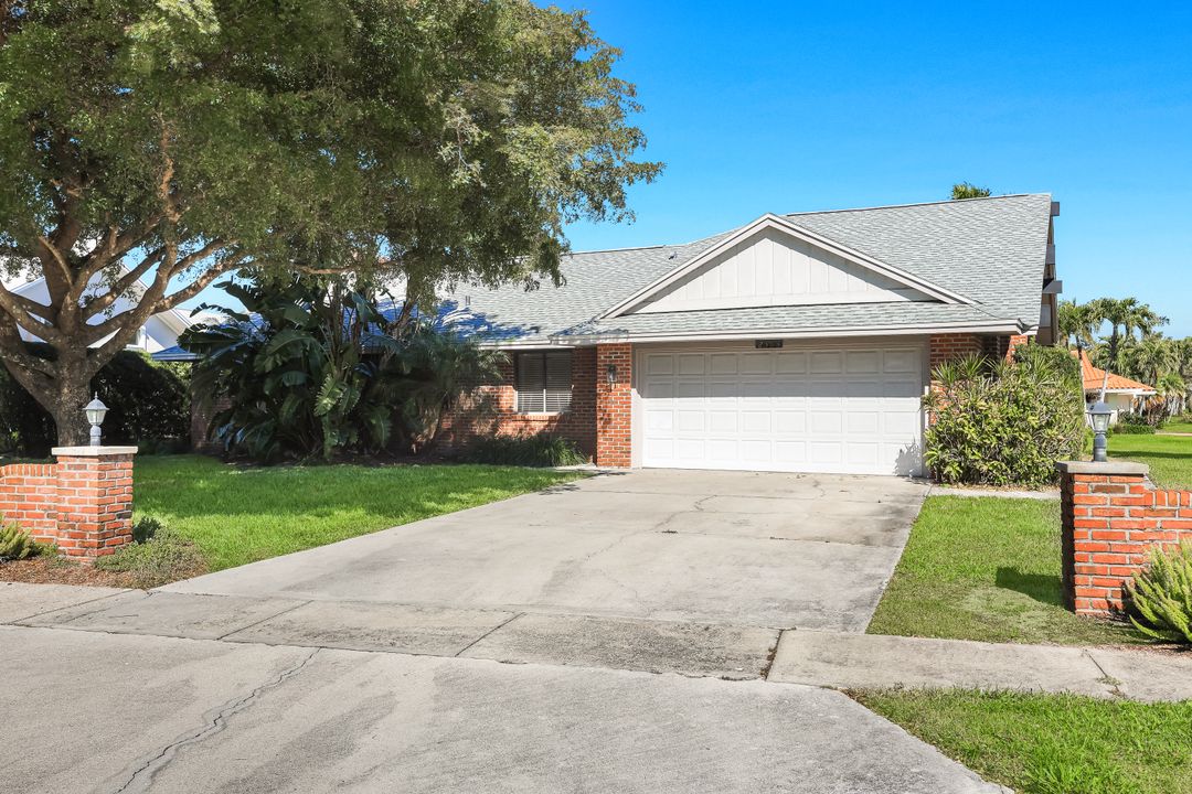 2383 Mayfield Ct, Naples, FL 34105