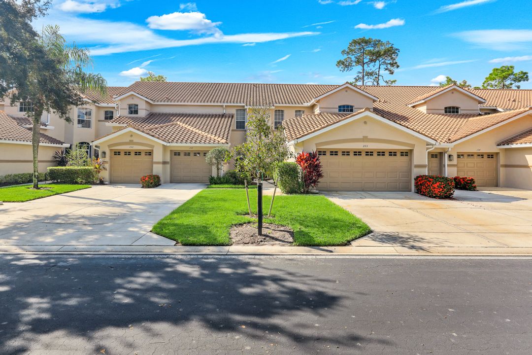 8470 Danbury Blvd #201, Naples, FL 34120
