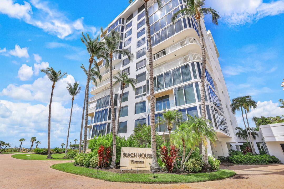 20 Seagate Dr #1102 (PH-2), Naples, FL 34103