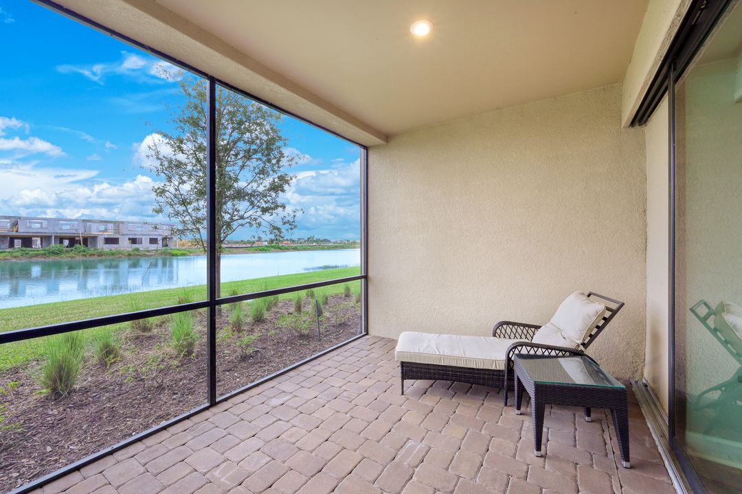 15261 Zeno Wy #102, Naples, FL 34114