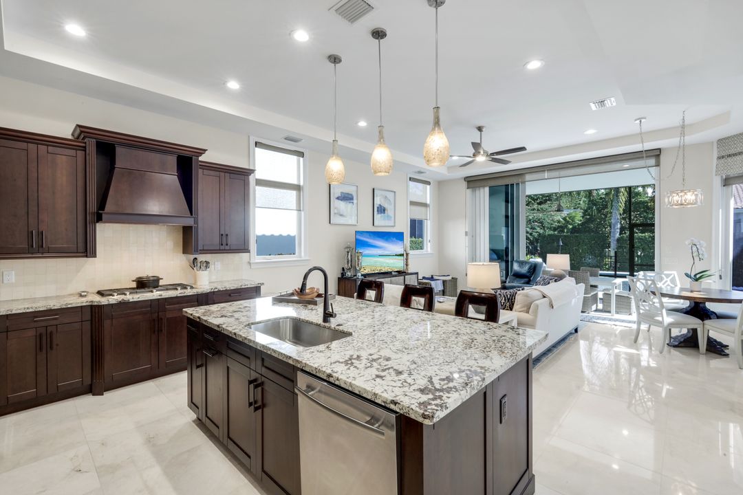 2106 Modena Ct, Naples, FL 34105