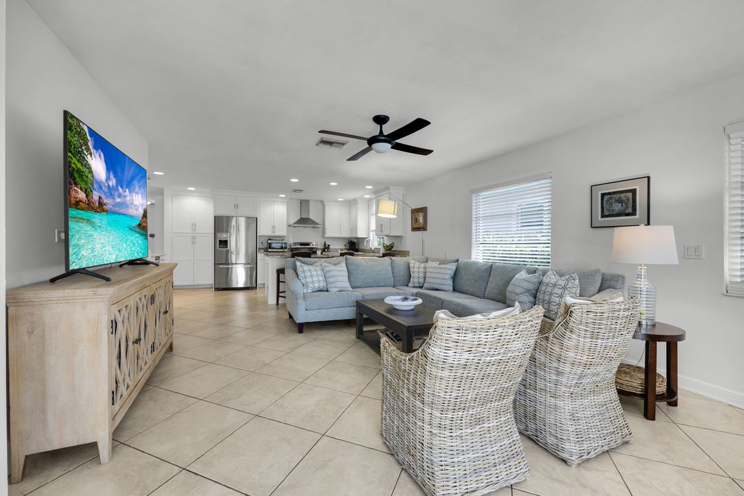 768 96th Ave N, Naples, FL 34108