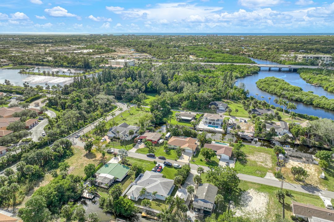 27304 Buccaneer Dr, Bonita Springs, FL 34135