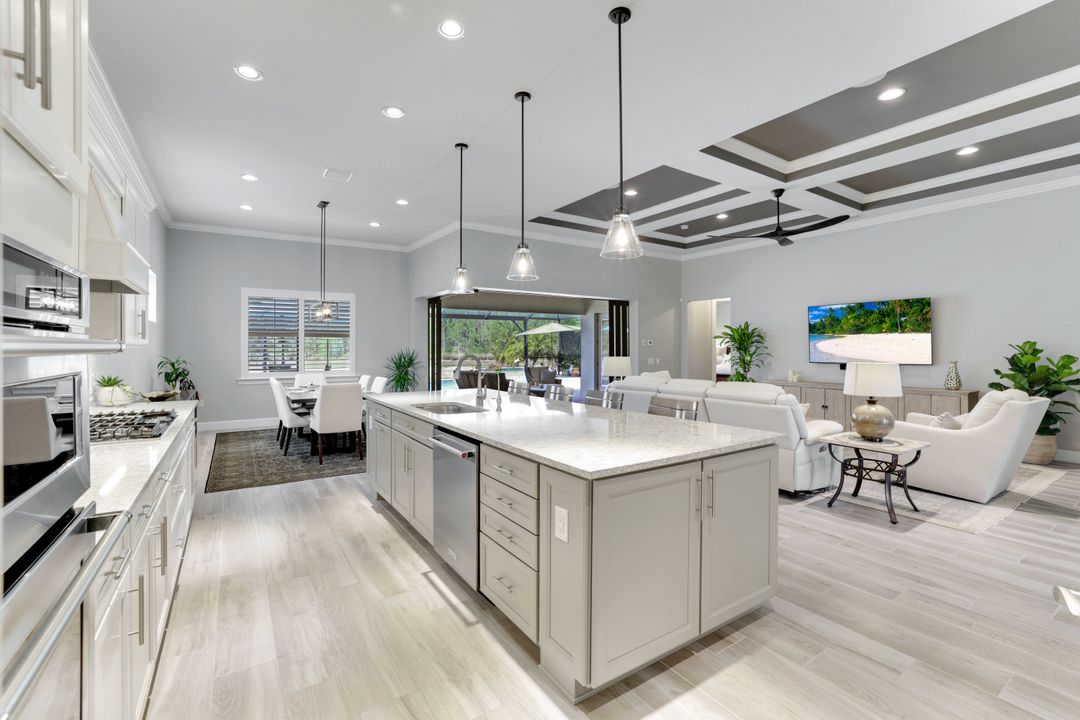 7597 Blackberry Dr, Naples, FL 34114