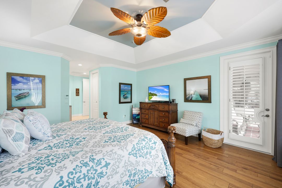 5926 Amberwood Dr, Naples, FL 34110