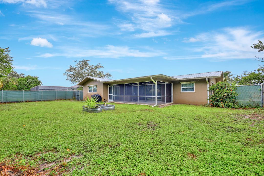 2201 41st Terrace SW, Naples, FL 34116