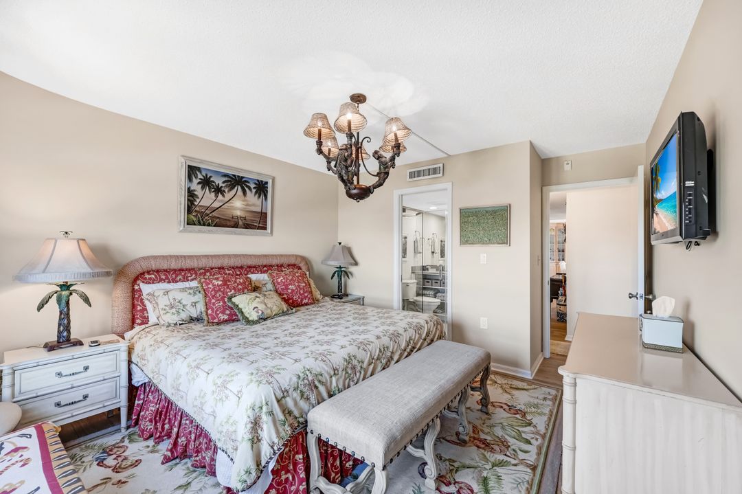 3215 Gulf Shore Blvd N #611, Naples, FL 34103