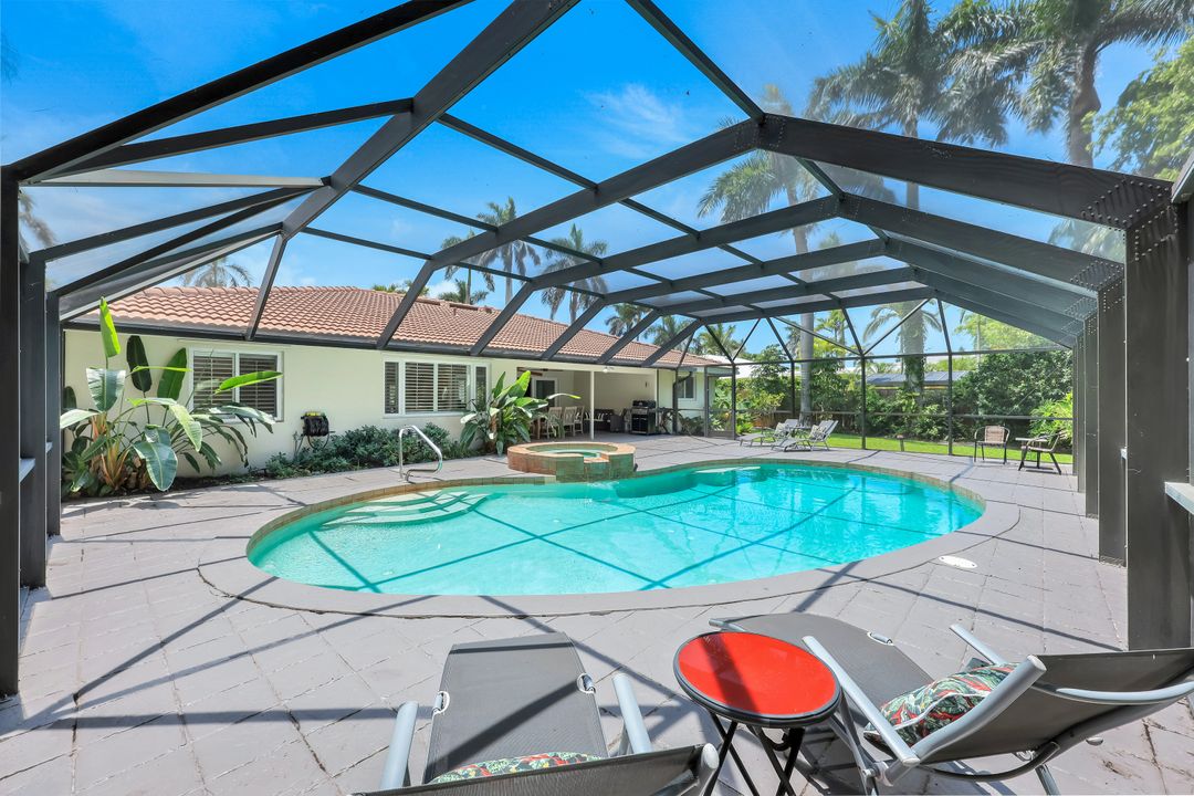 725 Old Trail Dr, Naples, FL 34103