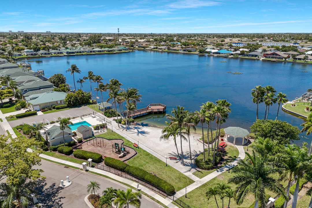 1726 Emerald Cove Cir, Cape Coral, FL 33991