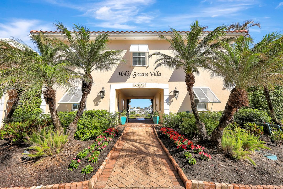 3070 Gulf Shore Blvd N #105, Naples, FL 34103