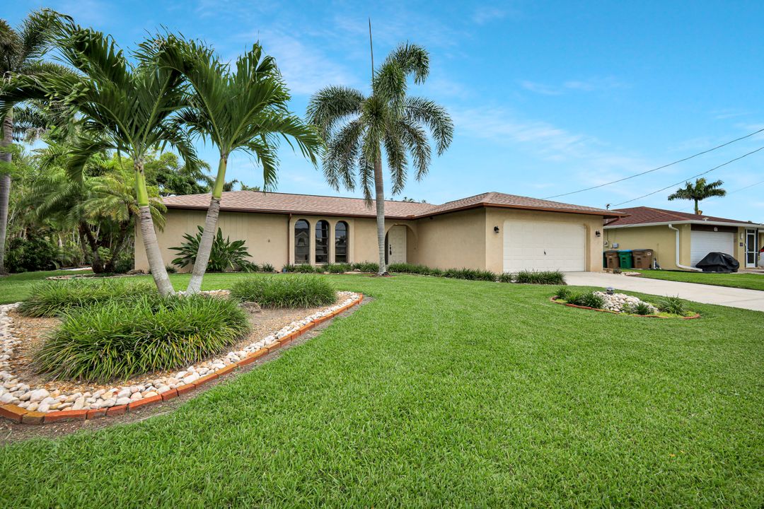 900 SW 54th Ln, Cape Coral, FL 33914