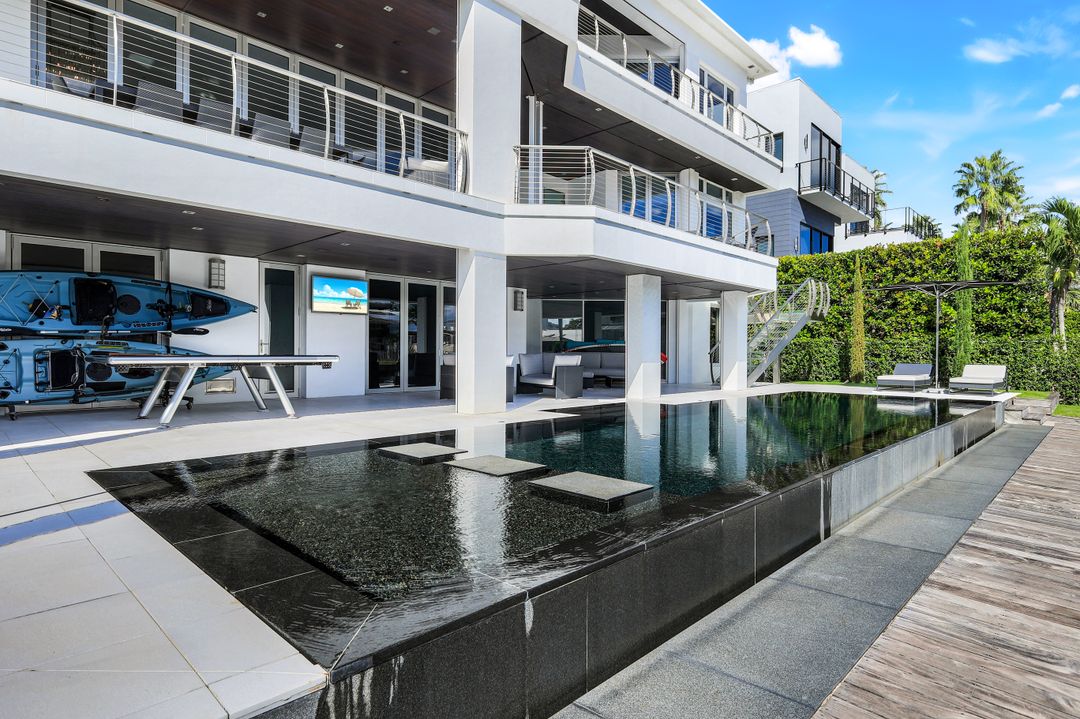 260 Channel Dr, Naples, FL 34108