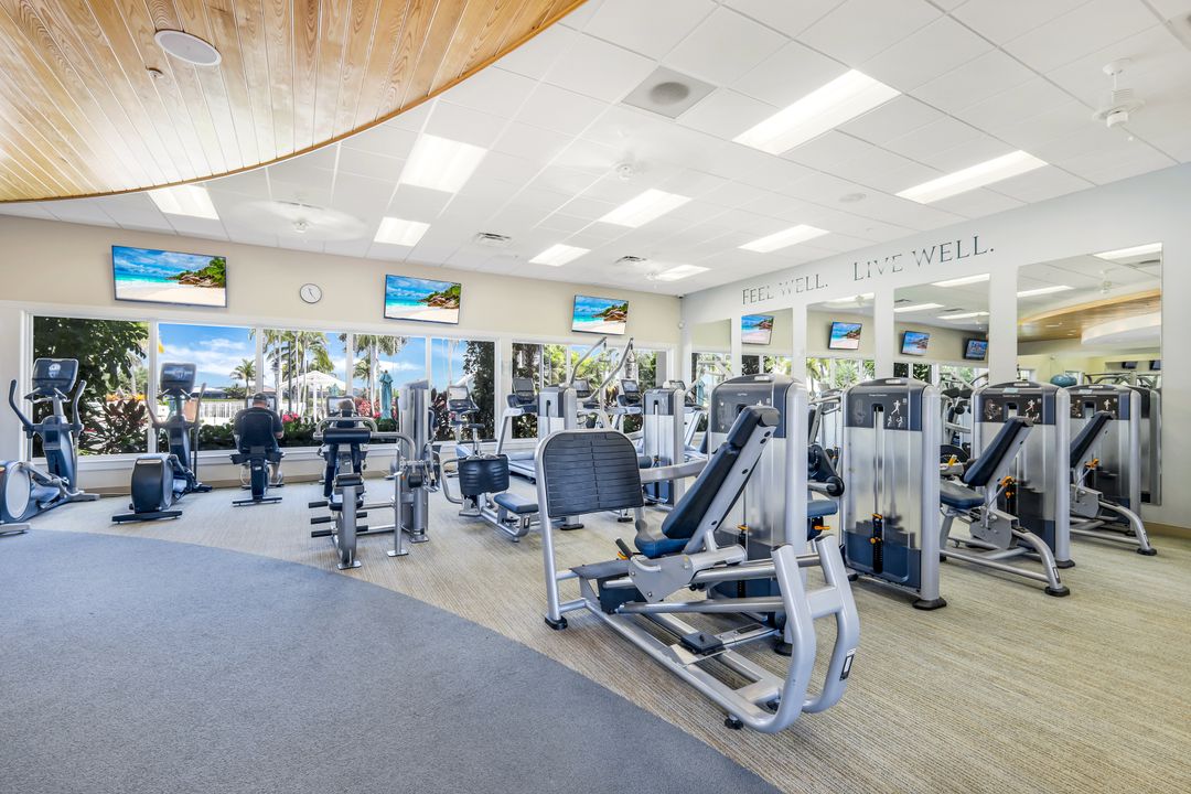 14814 Edgewater Cir, Naples, FL 34114