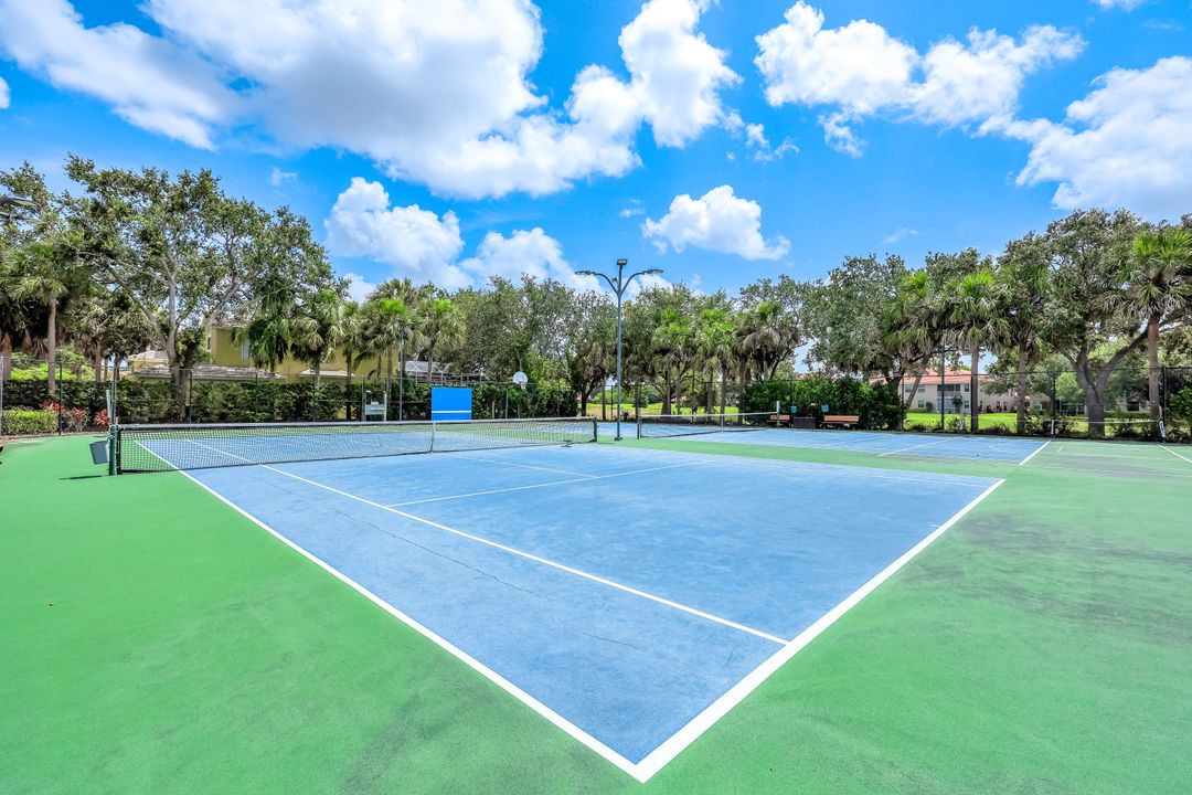 2041 Crestview Way, Naples, FL 34119