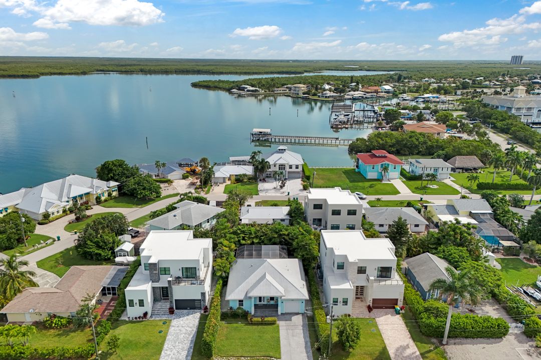 109 W Hilo St, Naples, FL 34113