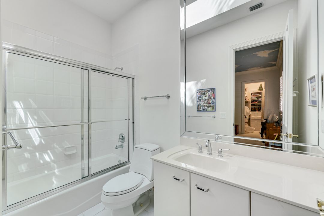 7913 Via Vecchia, Naples, FL 34108