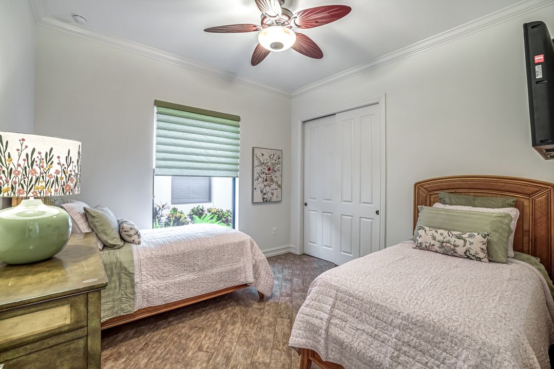 7523 Moorgate Point Way, Naples, FL 34113