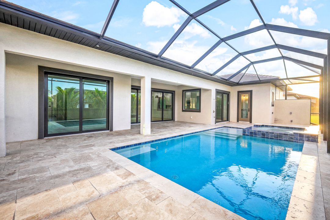 860 Palmetto Pointe Cir, Cape Coral, FL 33991