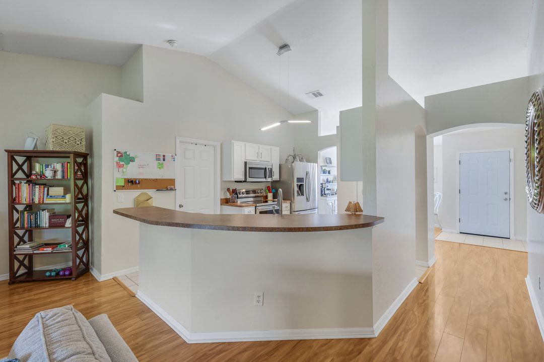 1006 NE 6th Pl, Cape Coral, FL 33909