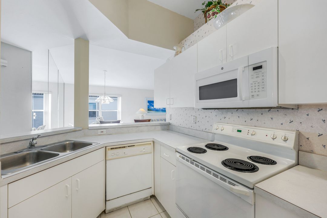 1036 Mainsail Dr #722, Naples, FL 34114