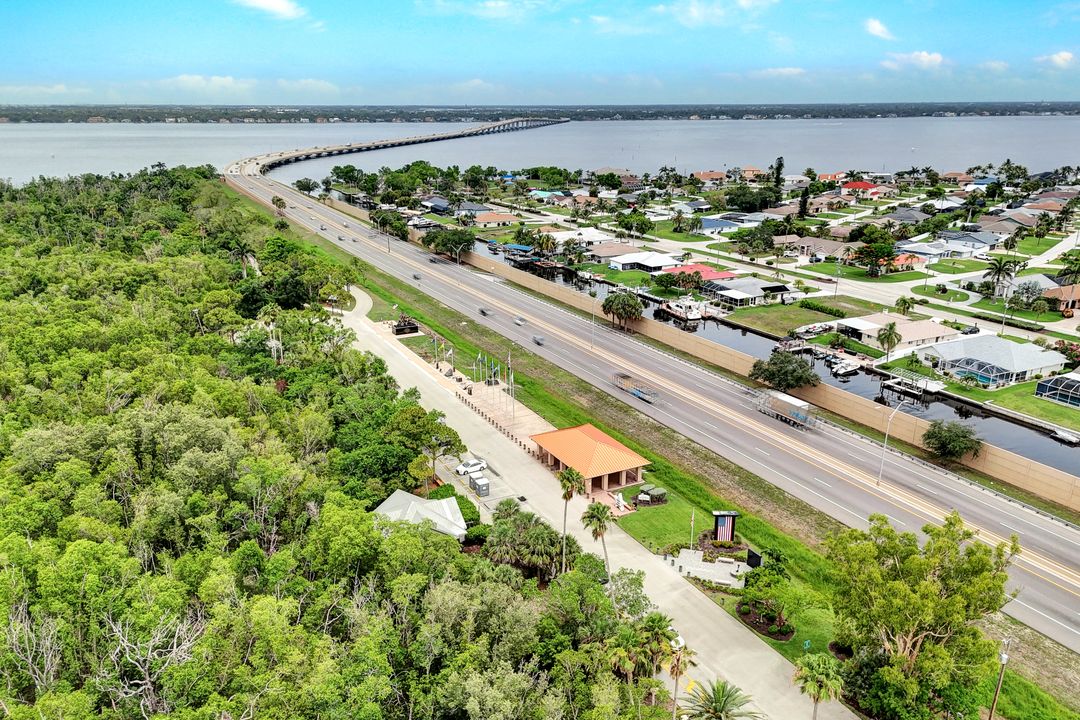 2118 SE 18th Ave, Cape Coral, FL 33990