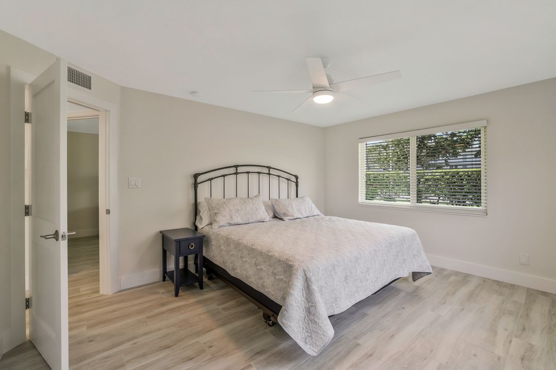 354 Harbour Dr, Naples, FL 34103