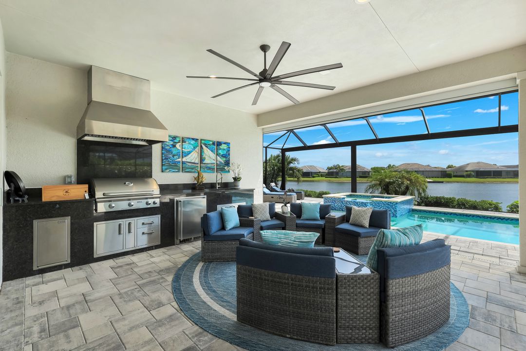 14386 Laguna Spgs Ln, Naples, FL 34114