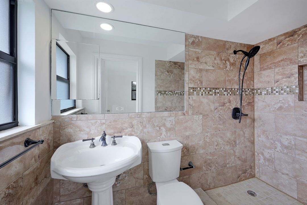 2270 42nd St SW, Naples, FL 34116