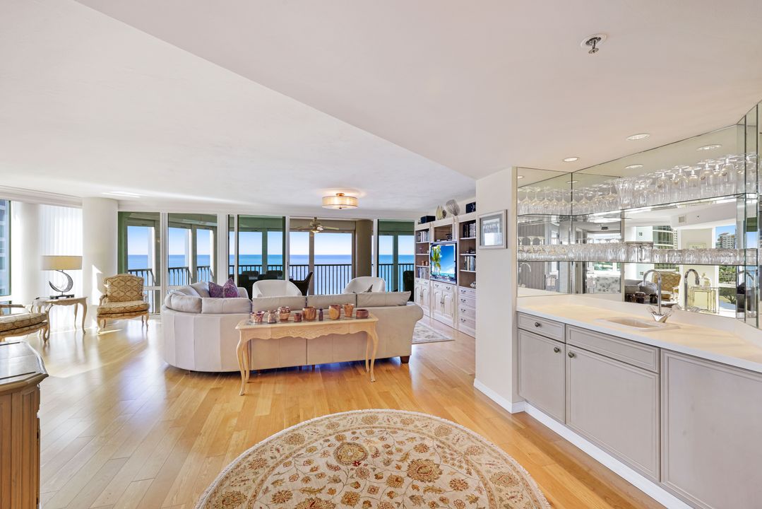 4651 Gulf Shore Blvd N #701, Naples, FL 34103