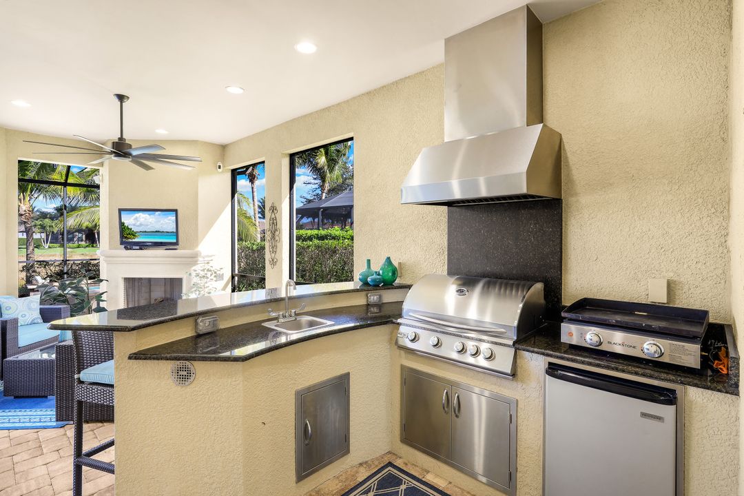 9539 Campanile Cir, Naples, FL 34114