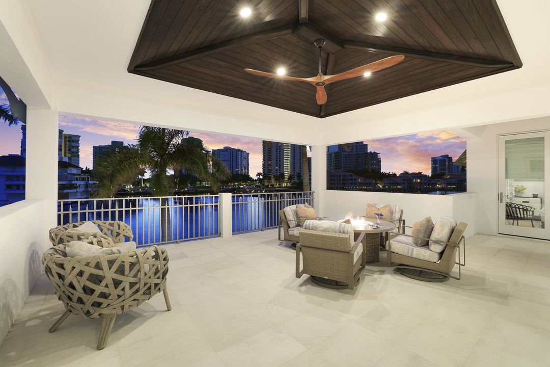 309 Neapolitan Way, Naples, FL 34103