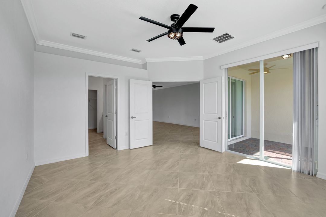 2074 Tamarron Ln, Naples, FL 34120