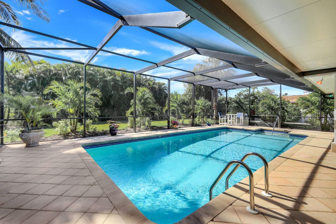 832 97th Ave N, Naples, FL 34108