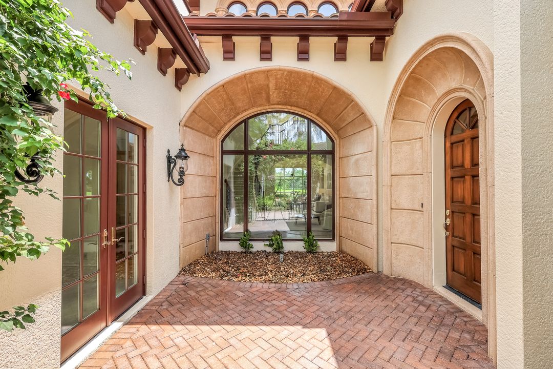 2861 Capistrano Way, Naples, FL 34105